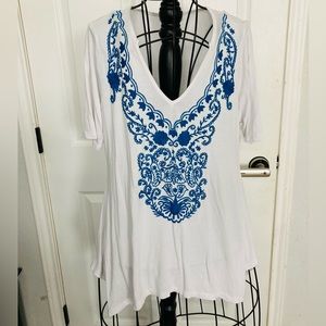 Soft Surroundings white knit shirt blue embroidery medium